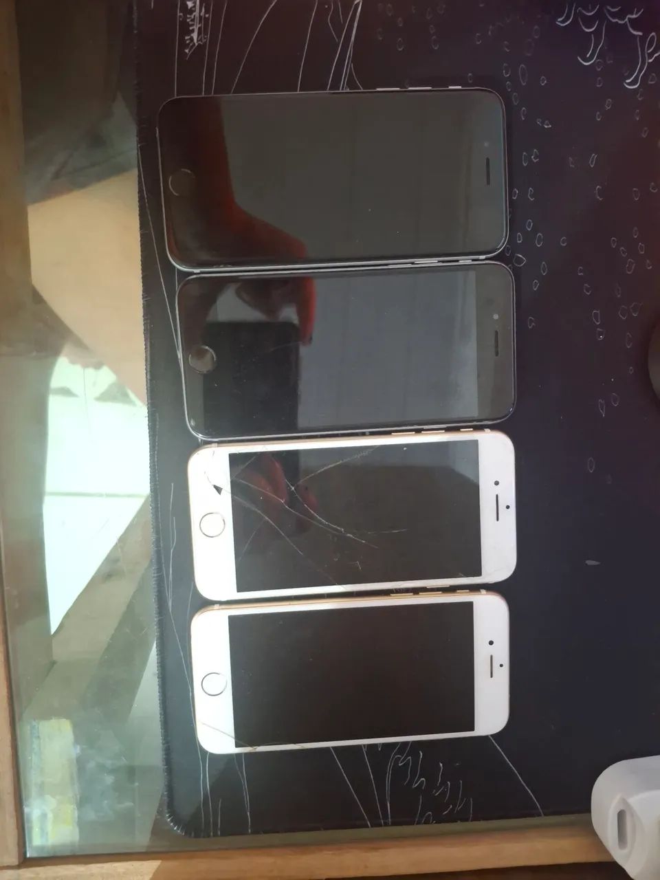 4 iPhones