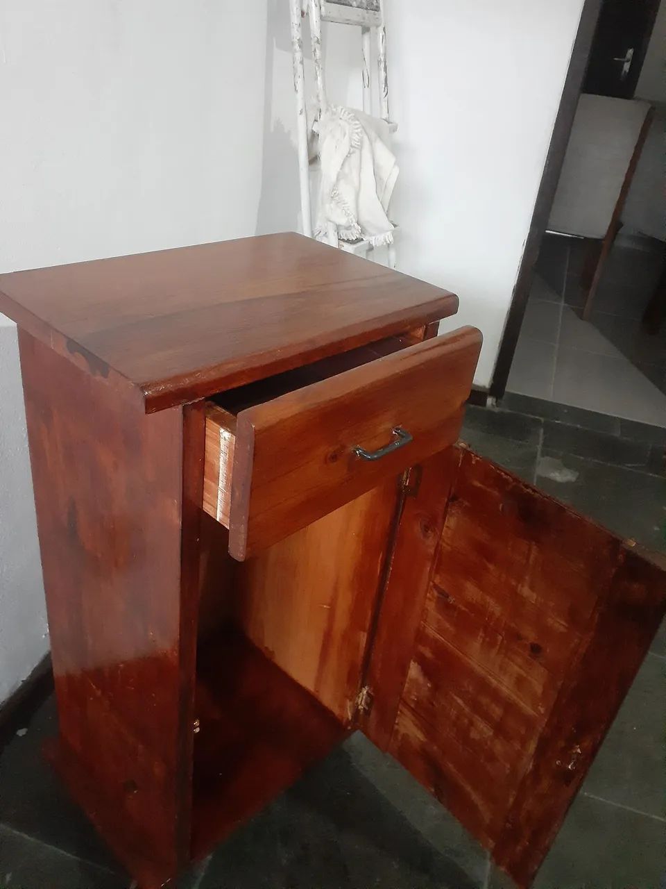 Vendo  .  Armário  de  madeira   .