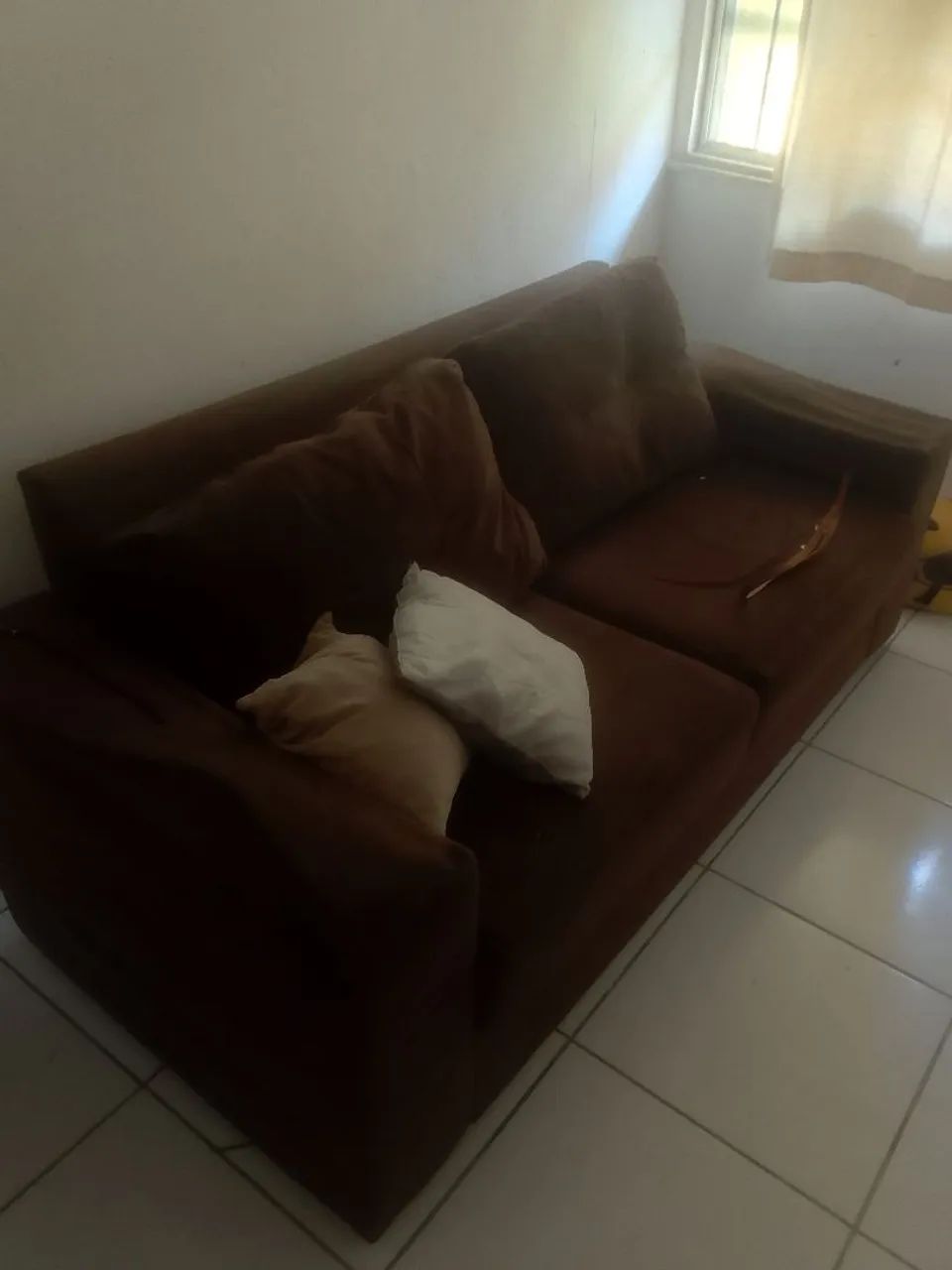 Vendo sofá e duas poltronas 