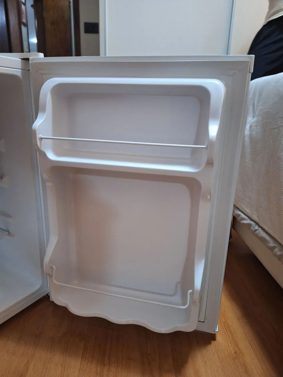 Frigobar 71L Midea com pés ajustaveis  - Foto 2