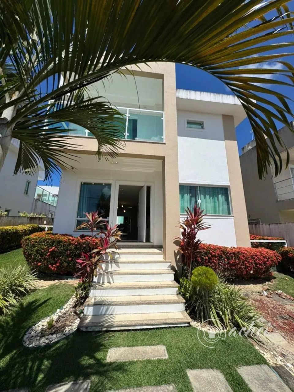Casa 4/4 mobiliada para locação.