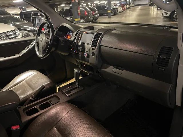 Nissan Frontier SL CD 4X4 2.5tb Diesel AUT 2014 - Foto 3