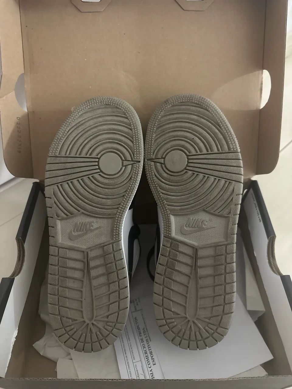 Tênis Air Jordan 1 Low (GS) 34 Original - Foto 2