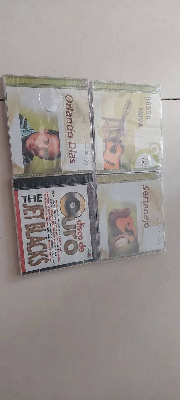 Lote com 4 CDS Lacrados
