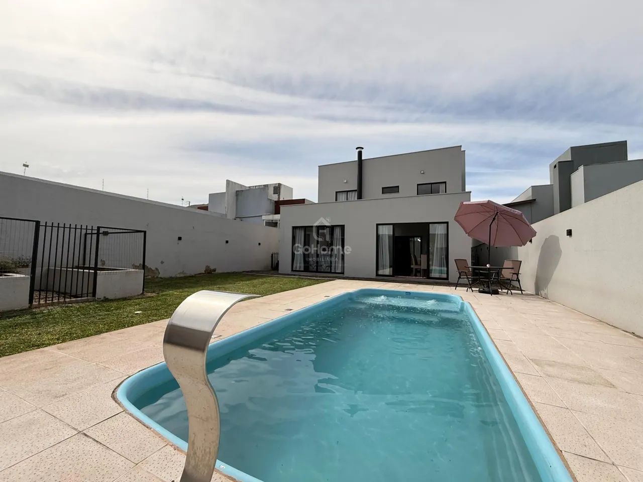 Casa semimobiliada com 4 quartos e piscina à venda no Vila Real - Foto 2