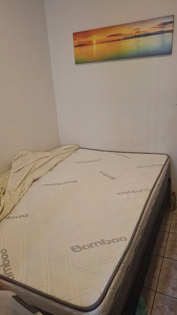 Vendo cama com colchão baratinho