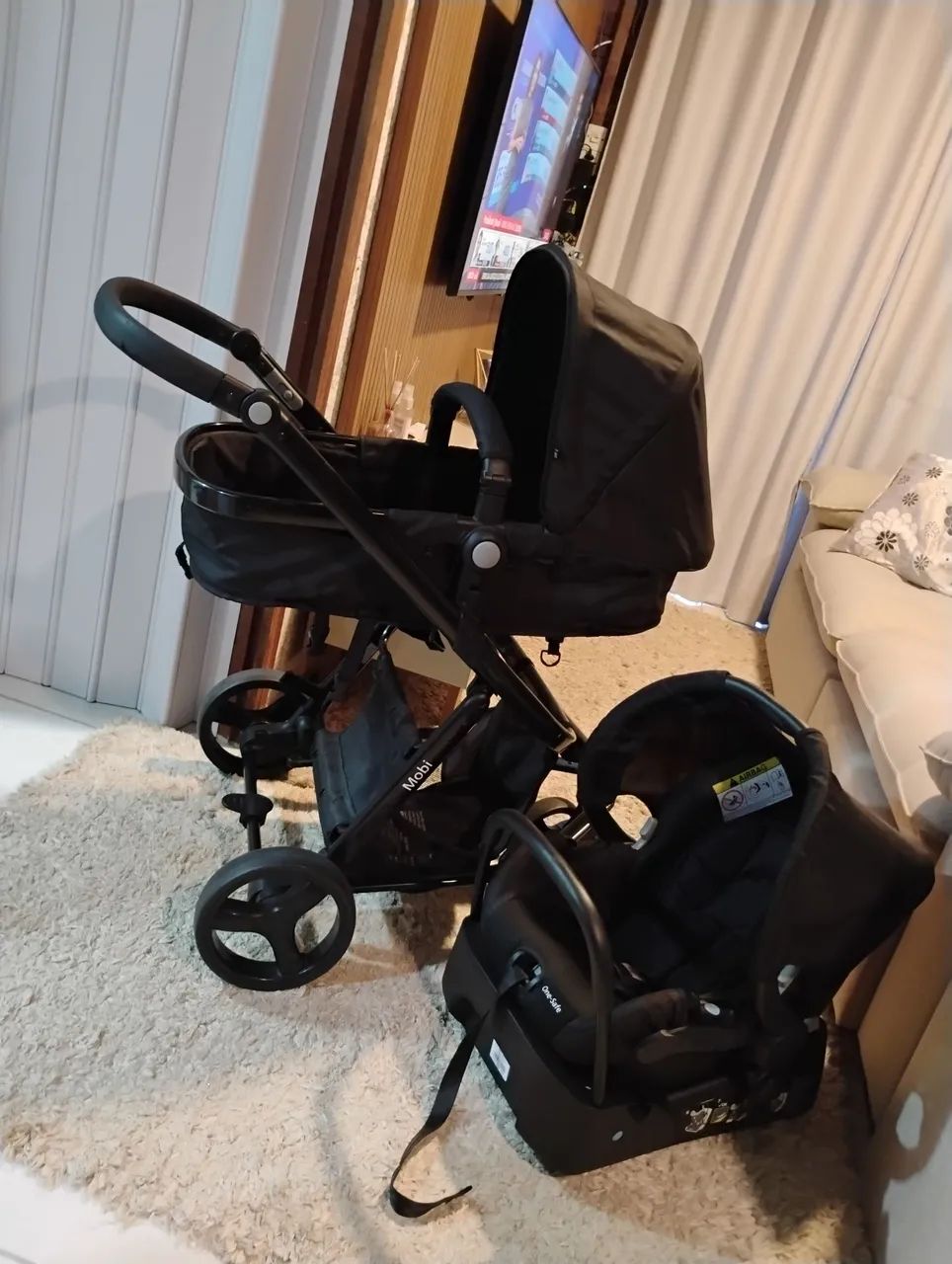 Carrinho de bebê com bebê conforto e base para carro - Foto 2