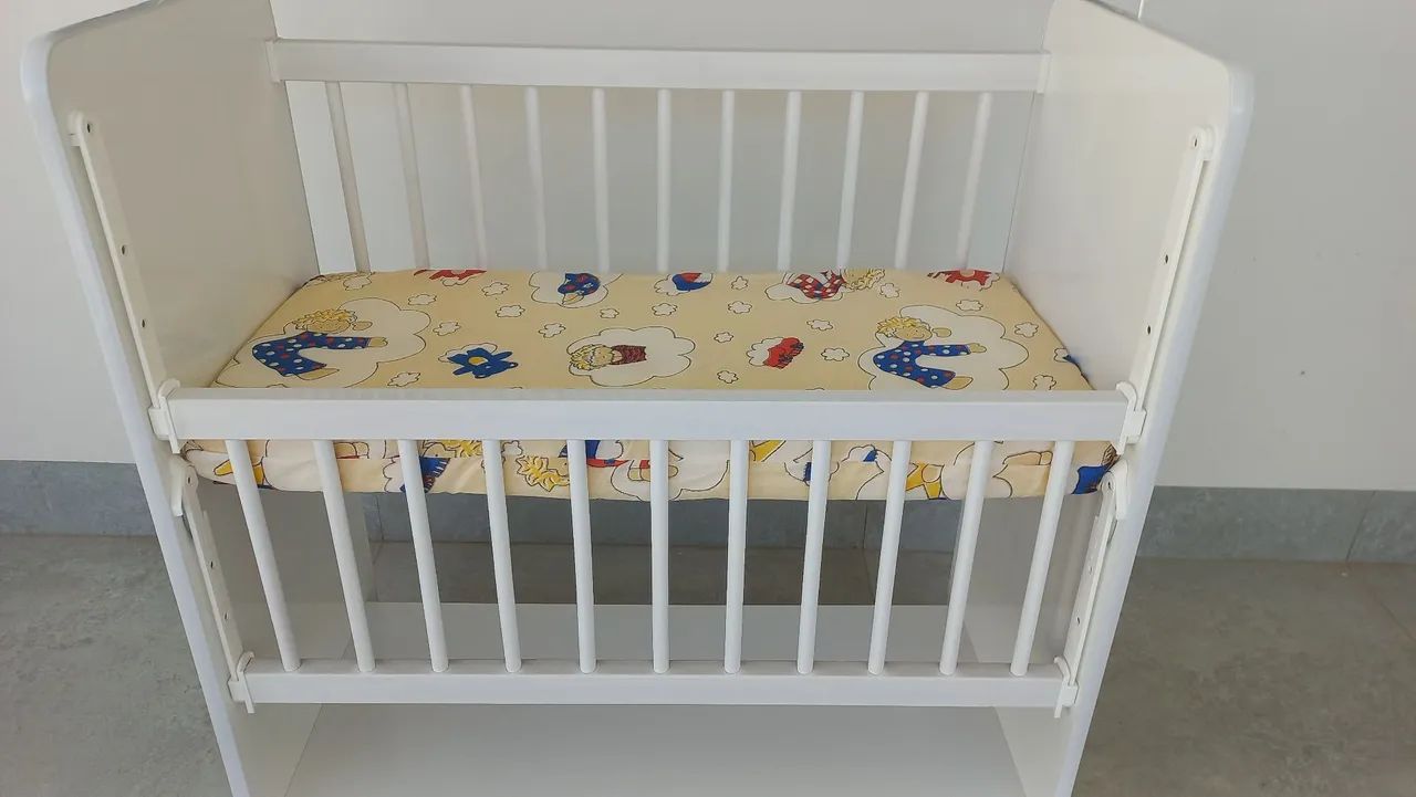 Mini berço com colchão e grade removível  - Foto 4