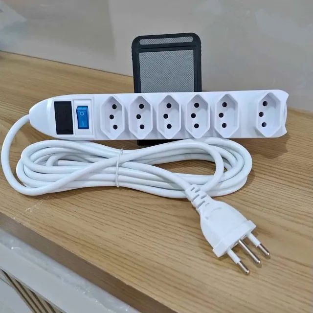 Extensão reforçada com interruptor 3 metros 6 tomadas