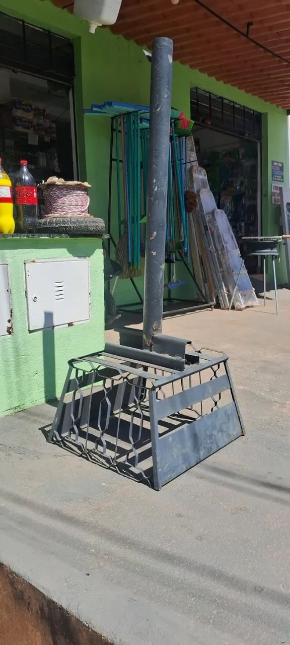 LIXEIRA DE METAL PARA CALÇADA - NOVA