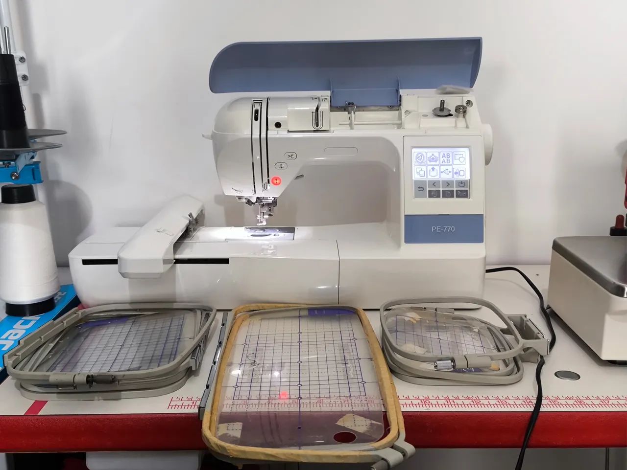 Bordadeira Brother PE 770 -  Volt. 220V - Foto 4