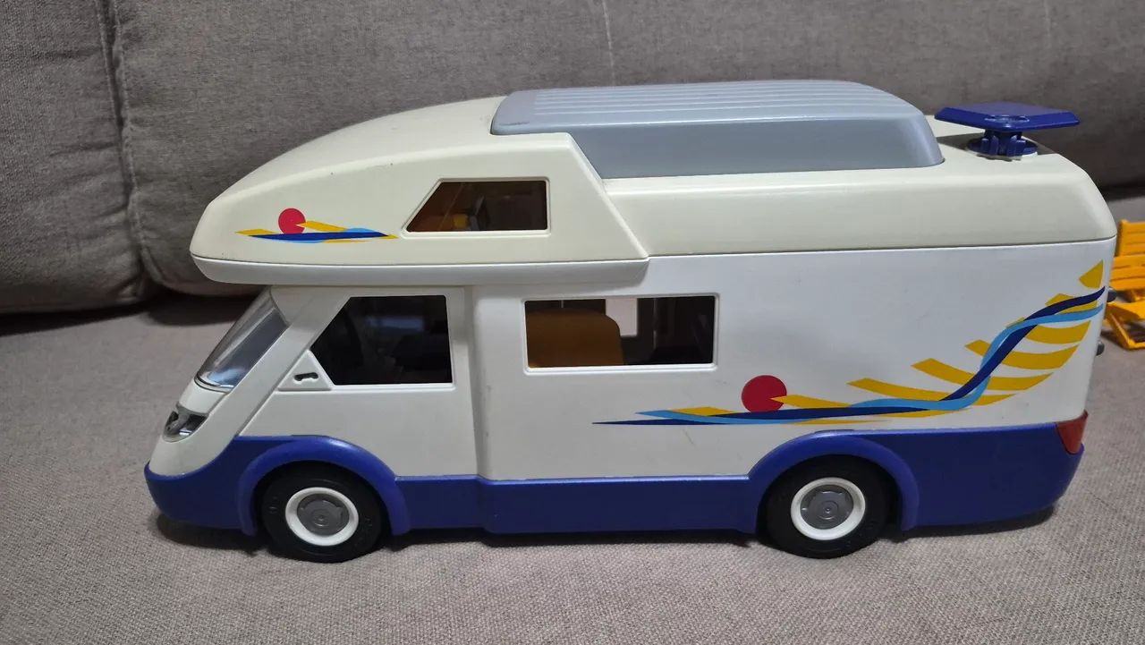 Trailer Playmobil com acessórios e bonecos - Foto 2
