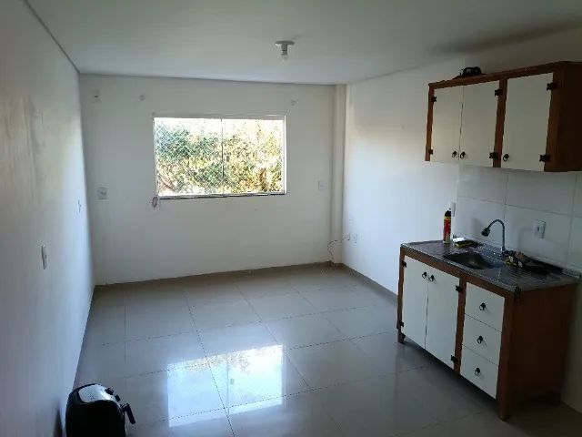 CAMPECHE ÓTIMA LOCALIZAÇÃO ANUAL 2 QUARTOS E GARAGEM.  - Foto 5