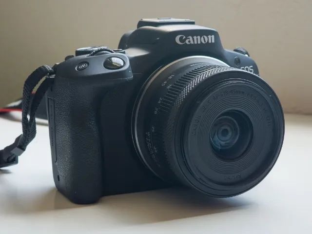 Canon R50 com lente RF-S 18-45mm F4.5-6.3 - Foto 2