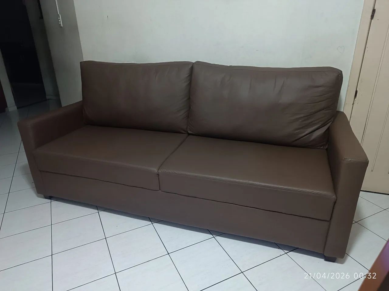 Sofá de courano novíssimo432959135449108480