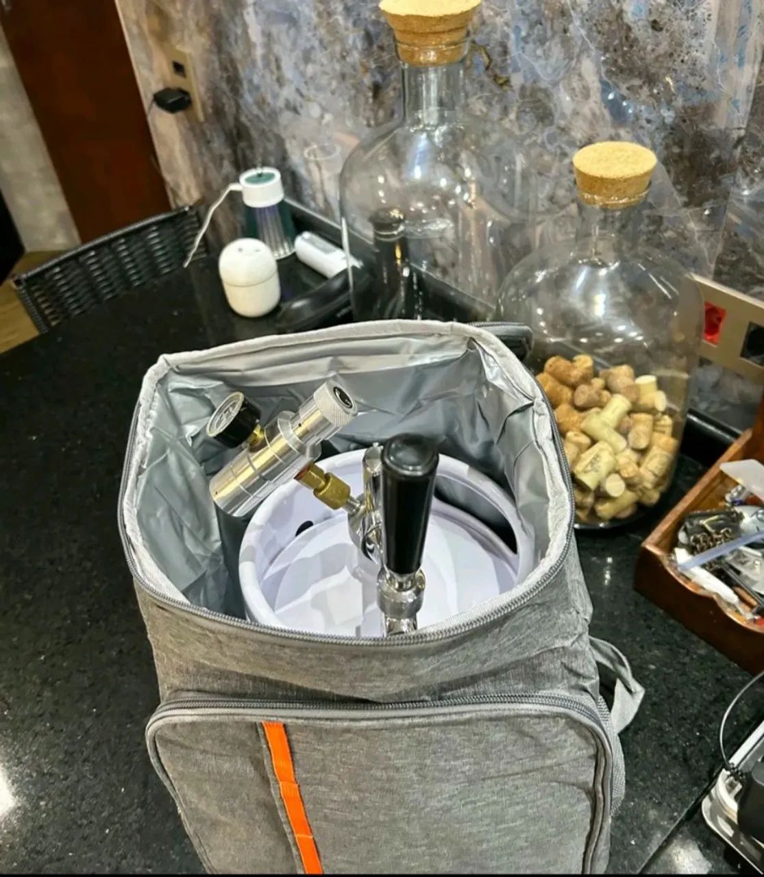 Mochila Térmica Impermeável 23L - Ideal para Praia, Churrasco e Camping - Foto 3