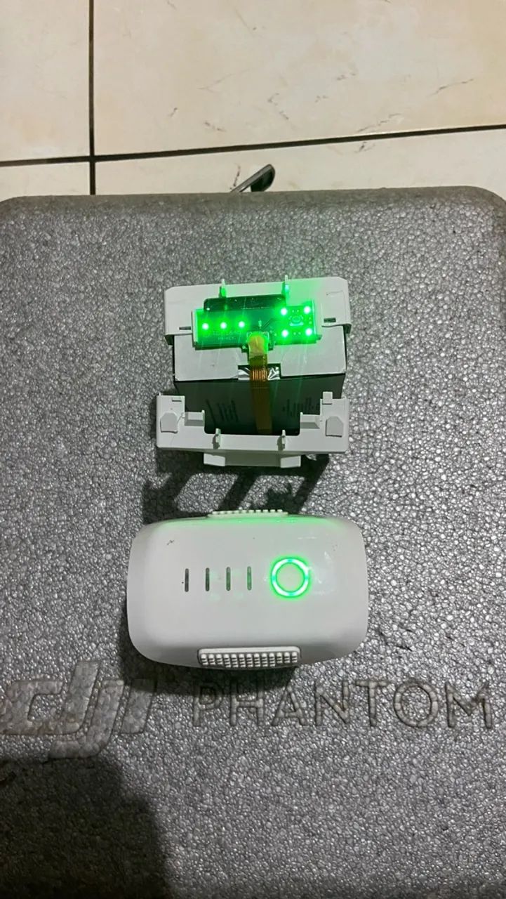 Controle do drone phantom 4 pro e 2 baterias  - Foto 4