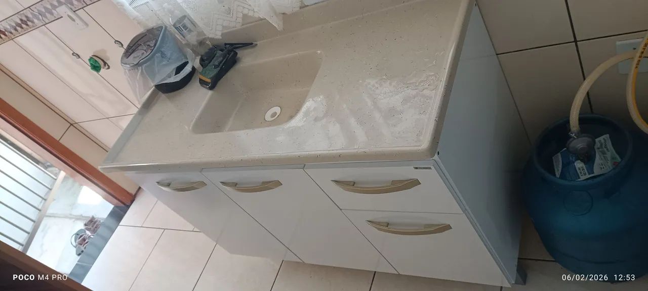 Vendo balcão de pia , junto a cuba 