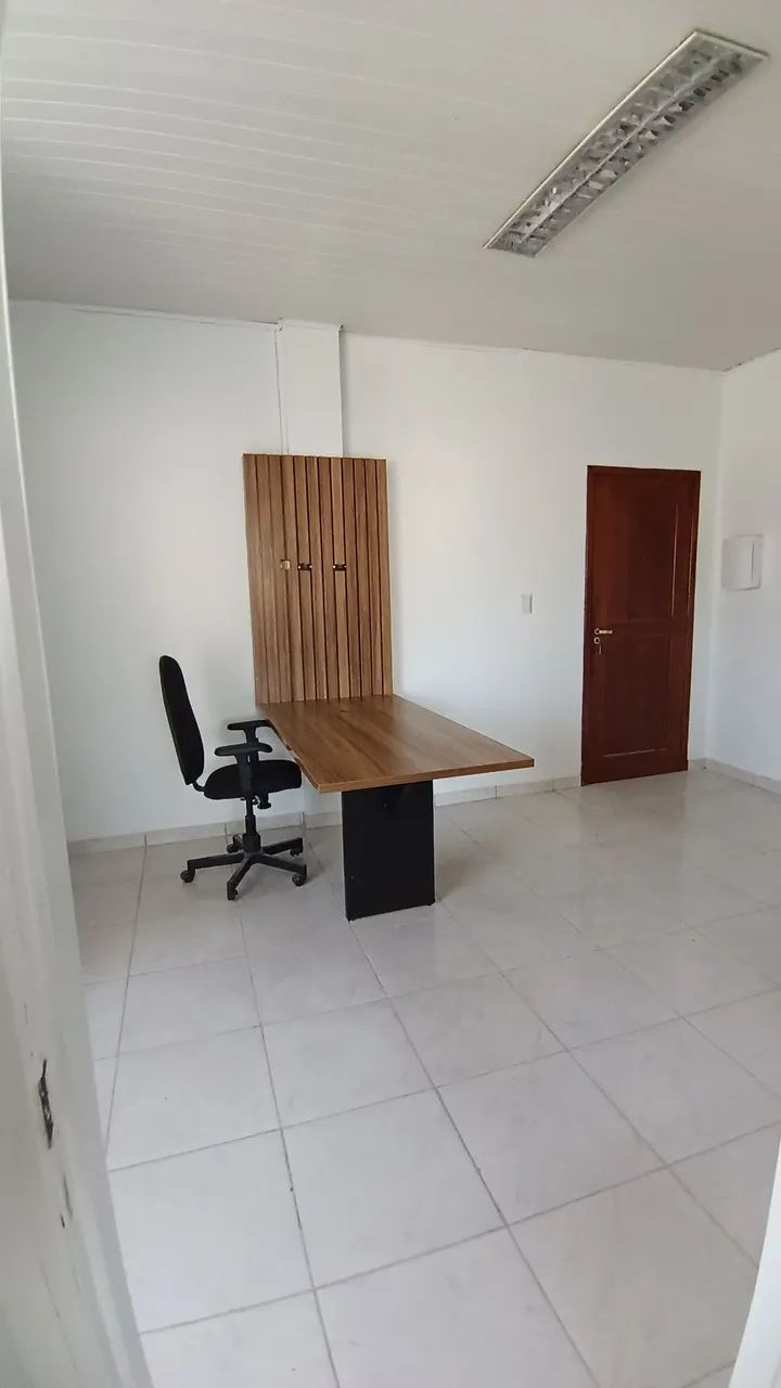 Salas comercias 60m2 . 3 ambientes. Mobiliado. Vieiralves.