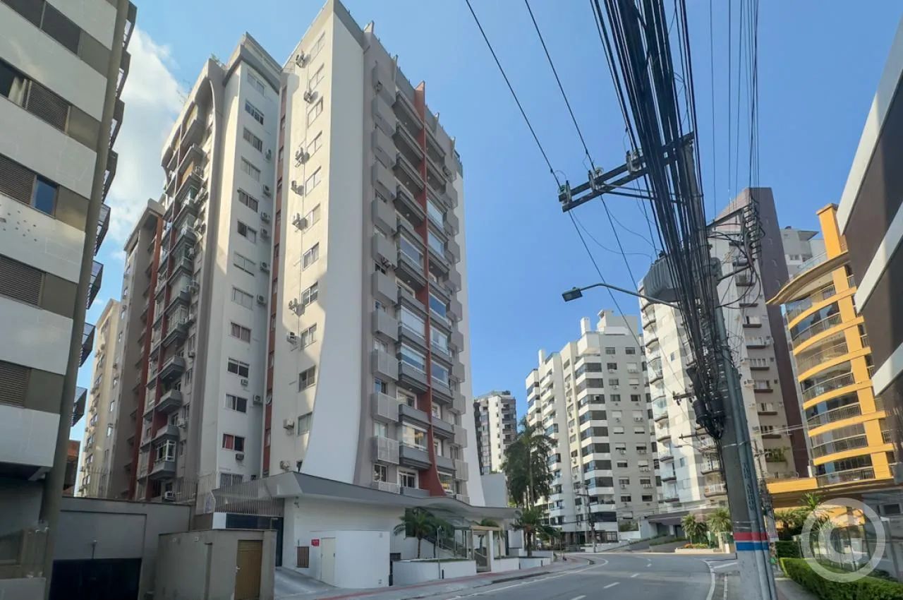 Apartamento mobiliado no Centro de Florianópolis: conforto e praticidade ao seu alcance