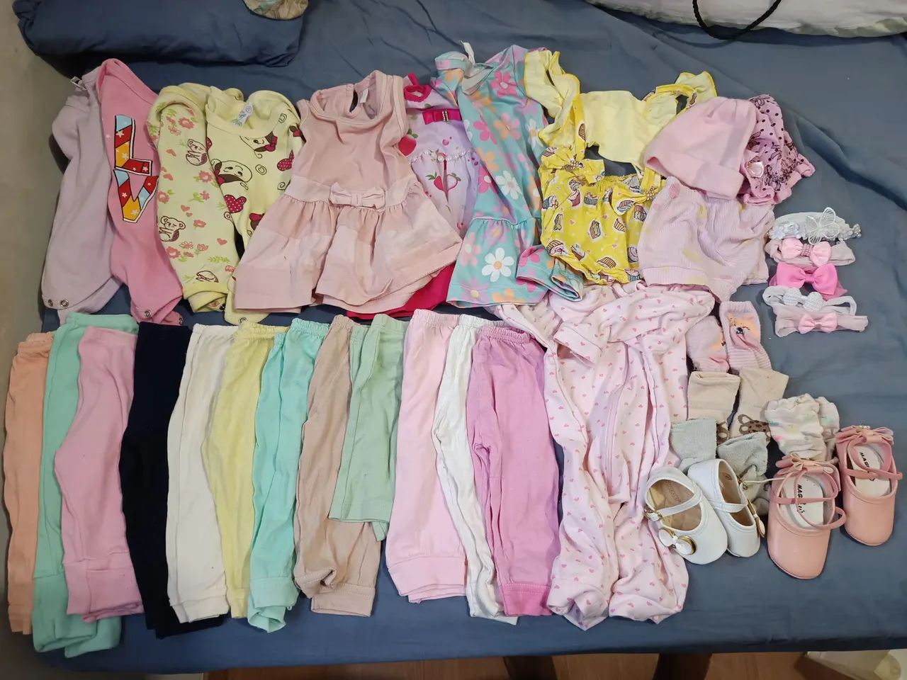 Lote de roupas de bebê menina tamanho P (RN a 3 meses)