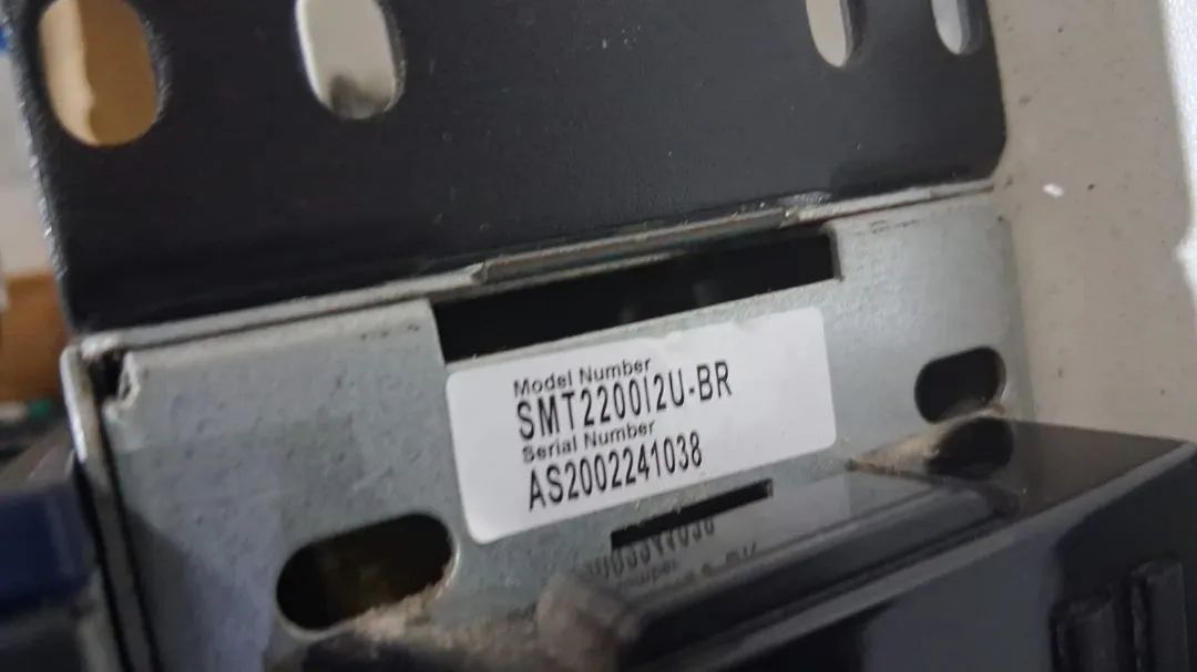 Nobreak SMT2200I2U-BR 220V - APC Smart-UPS, Line Interactive, 2200VA, Rackmount  - Foto 6