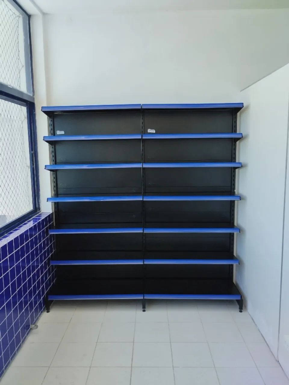 GONDULAS DE PAREDE 1,96 X 92 X 30 PRETA