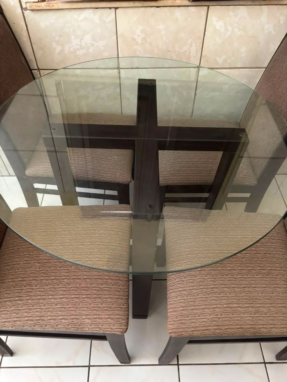 Mesa de Jantar com Cadeiras de Madeira