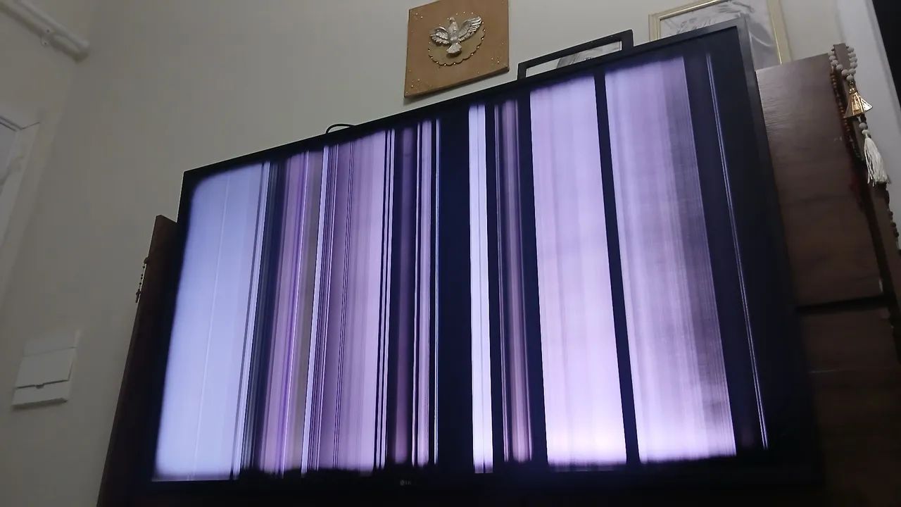 Tv 55 polegadas smartv com defeito  - Foto 4