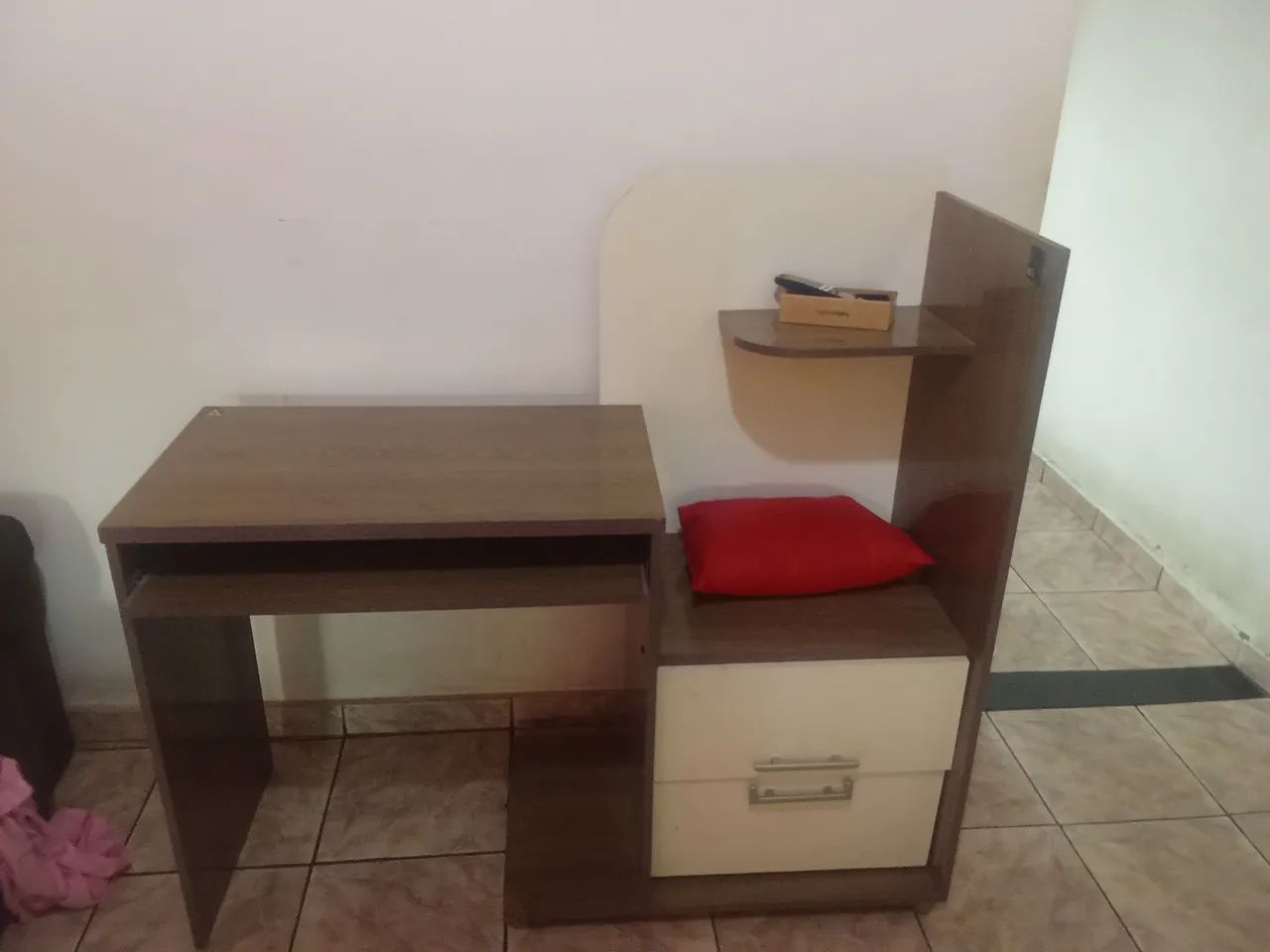 Escrivaninha ótimo estado 