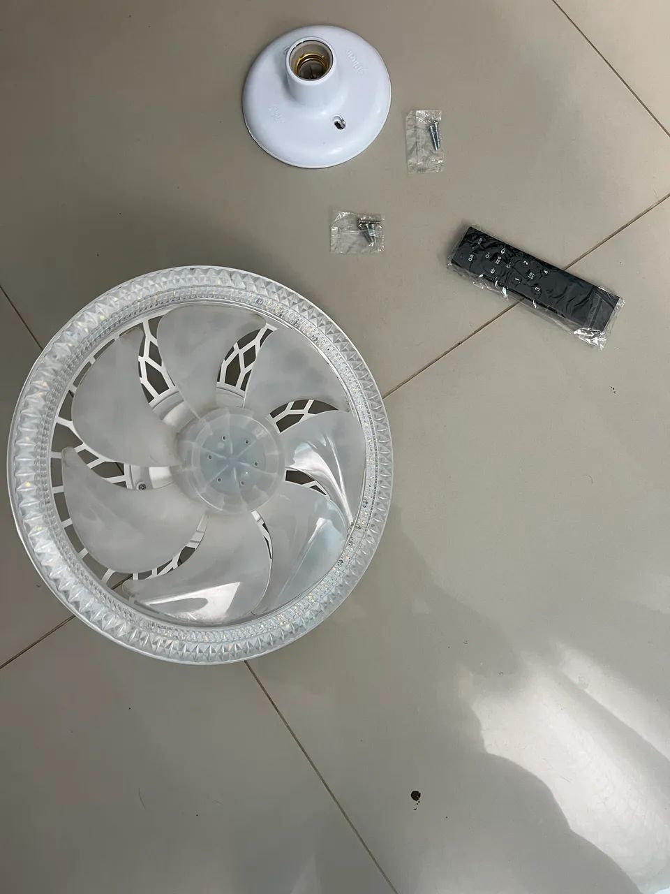 Ventilador de teto retrátil 