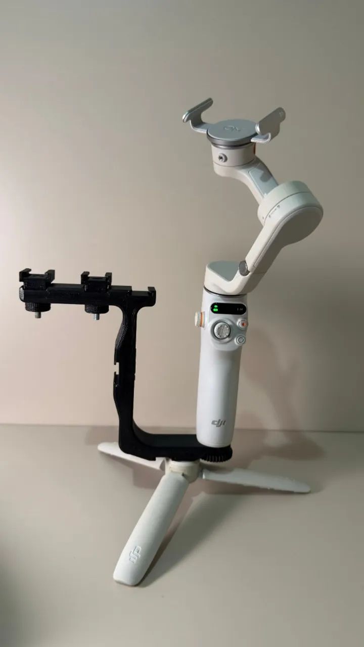 Gimbal DJI Osmo Mobile 6 + Suporte LED + Case