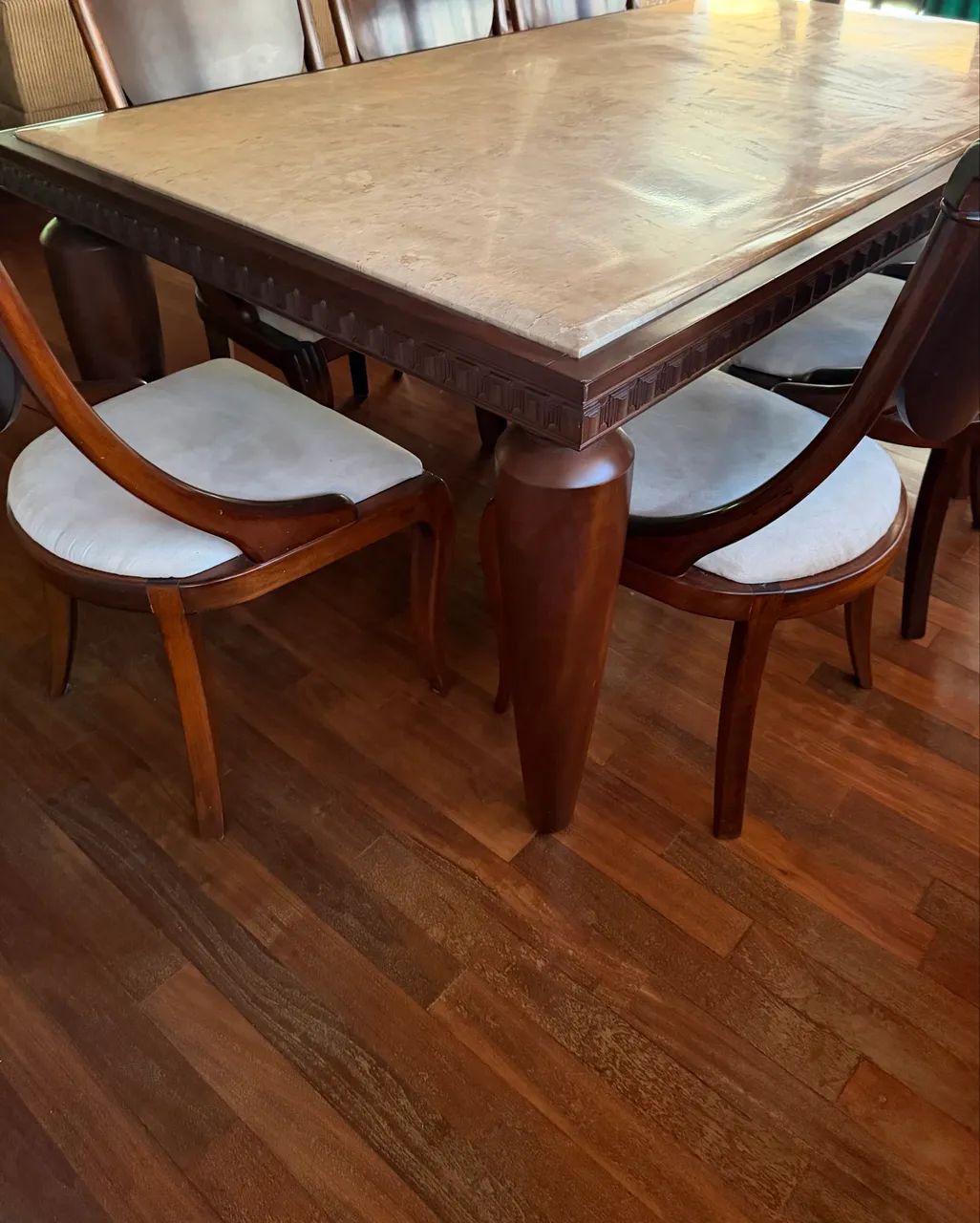 Mesa de marmore com 8 cadeiras - Foto 2