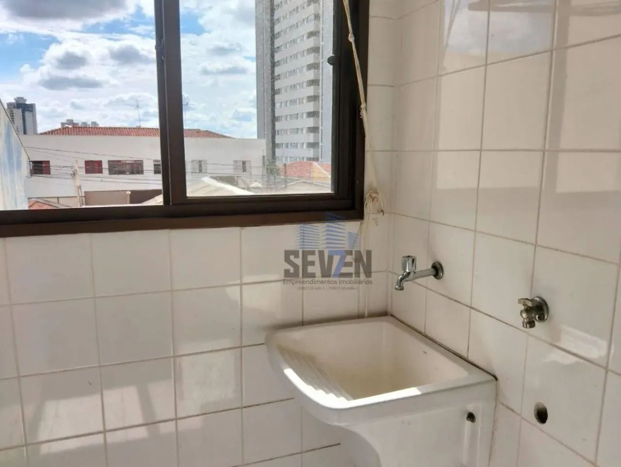Apartamento com 1 Quarto no Edifício Torremolinos em Bauru - Foto 2