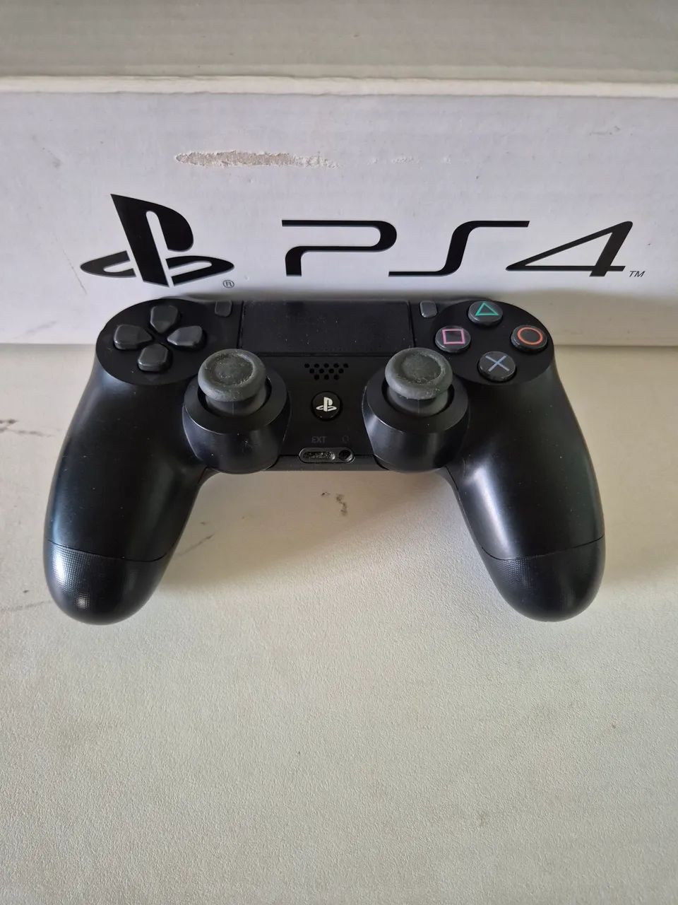 PS4 500GB 2 CONTROLES ORIGINAIS - Consoles de Vídeo Game