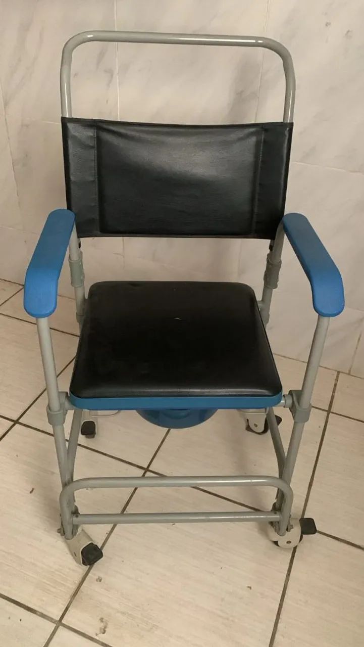 Cadeira de rodas para banho 