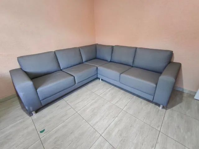 Sofa de canto com forração totalmente nova.