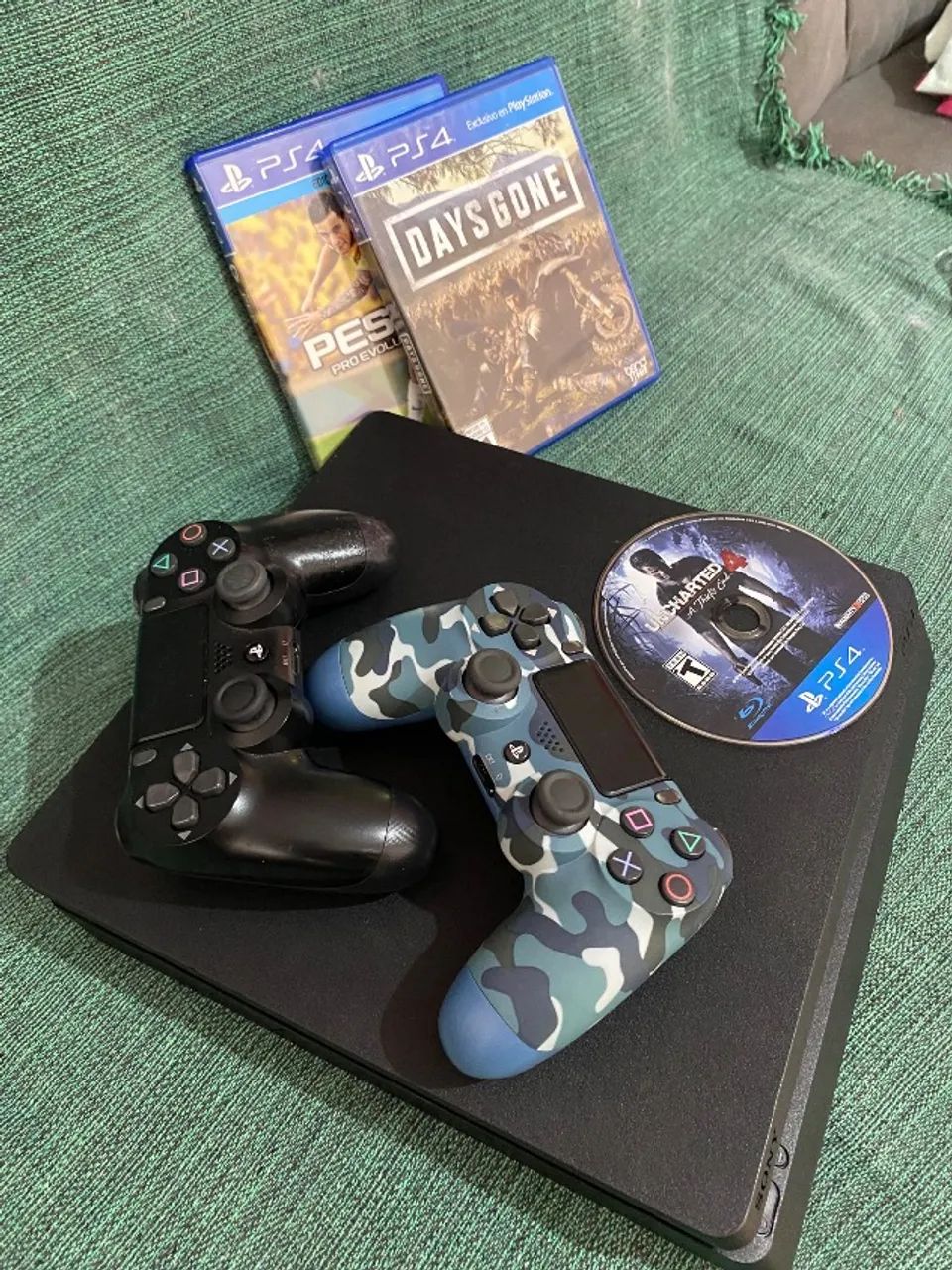 PS4 + 2 Controles - Foto 3