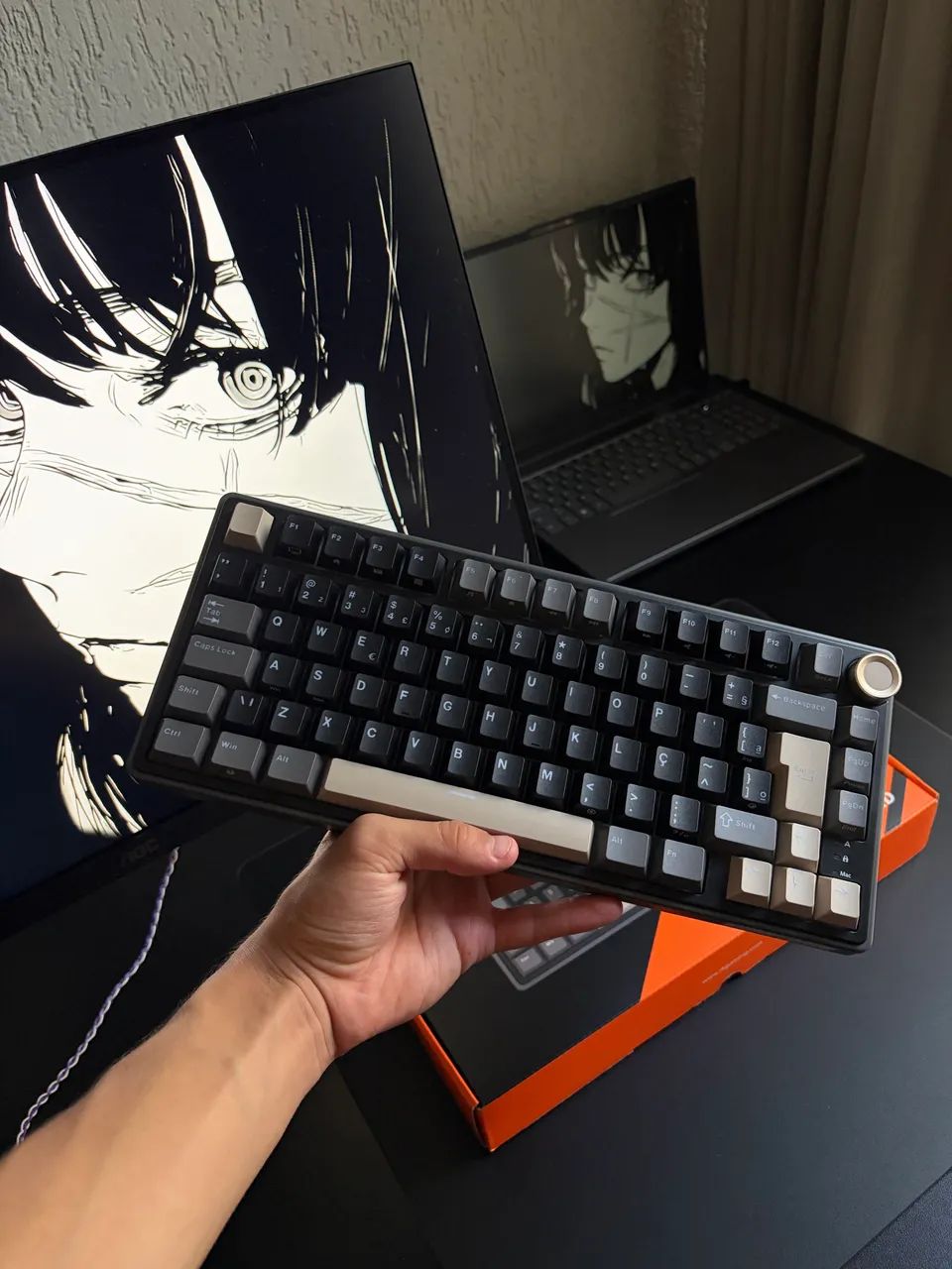 R75 teclado mecânico 