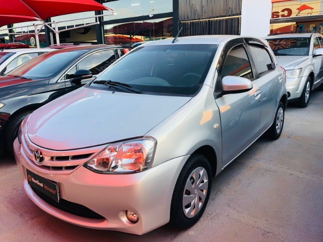 ETIOS HACTH XS 1.5 AUTOMÁTICO 2017 60.000 KM  ACEITAMOS TROCAS E FINANCIAMOS 