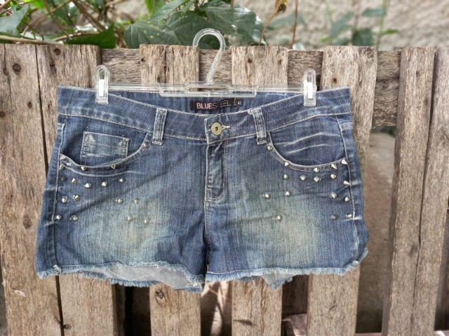 Short Jeans com Spikes - Tam. 42