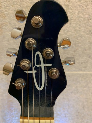 Guitarra Olp Axis By Ernie Ball (music Man) - Instrumentos