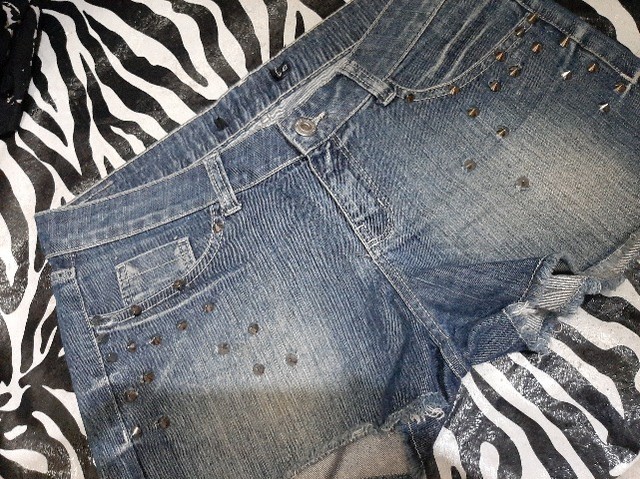 Short Jeans com Spikes - Tam. 42 - Foto 4