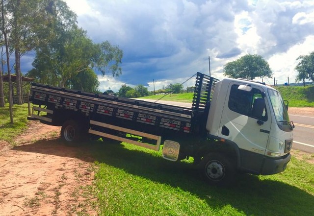 MB 10-16 Carroeria ano 2015 - Foto 2
