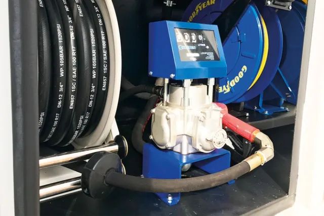 Caminhão Volkswagen Constellation 27.260 6x4 Comboio 10.000L - Foto 8