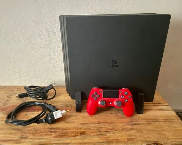 Vendo PS4 PRO 1 Tera com caixa original + 4 jogos - Videogames