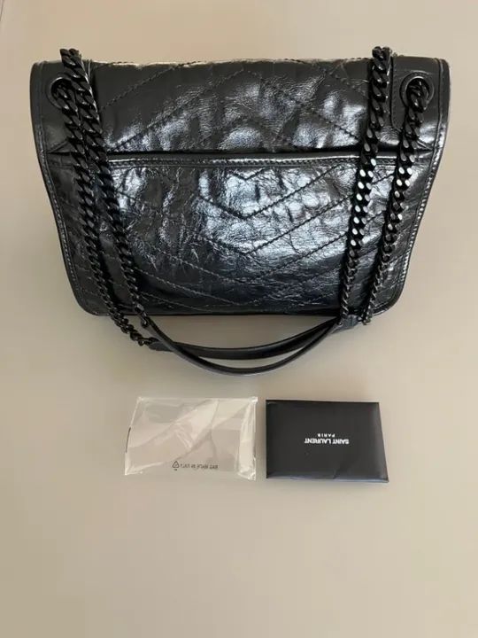 Bolsa Yves Saint Laurent Envelope em Couro Preta semi nova - Foto 2