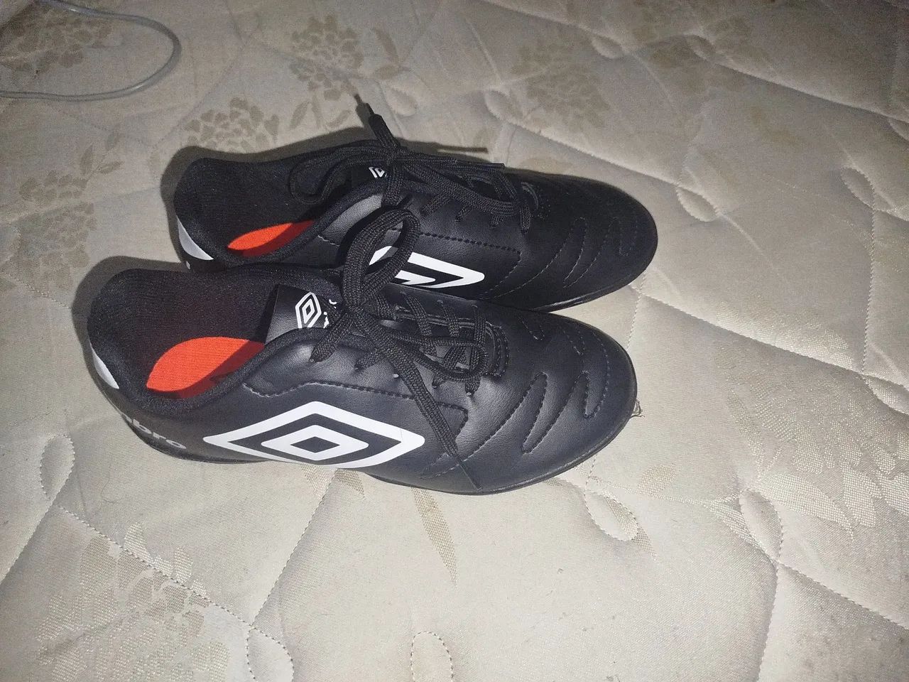 Chuteira Umbro Futsal society - Tamanho 36 - Foto 2