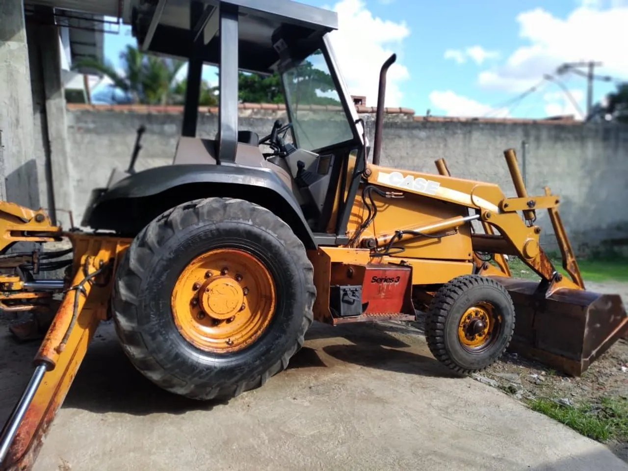 VENDO RETROESCAVADEIRA CASE 580L ANO 2006