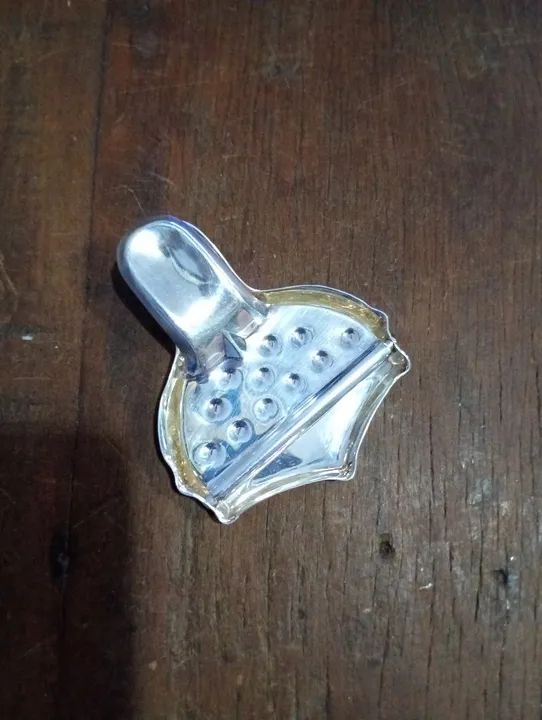 Antigo e Delicado Espremedor de Limão Prata Riva - Foto 6